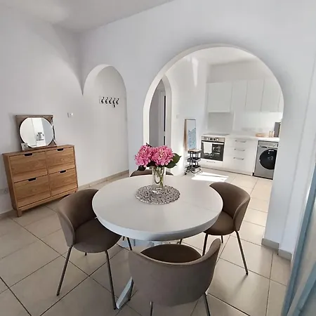 Aphrodite Breeze Gardens Appartement *
